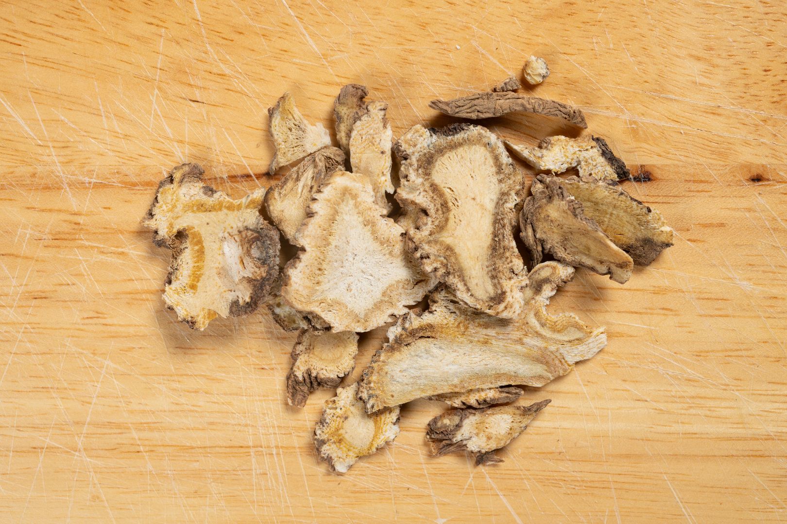 Boost Circulation and Relieve Pain with Radix Angelica Pubescentis and Radix Saposhnikoviae